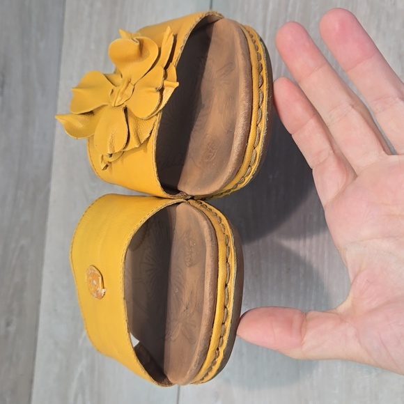 Born Yellow Floral Women's Slide Sandals Shoes Sz 11 - Picture 4 of 13